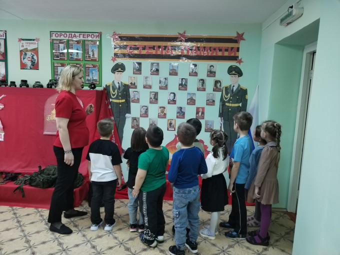 Воспитанники посетили музей боевой славы детского сада Воспитанники посетили музей боевой славы детского сада.
